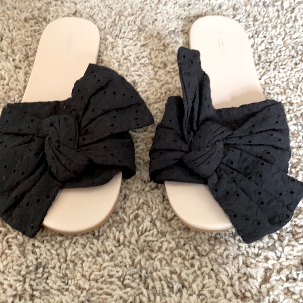 H&M eyelet bow sandal size 10